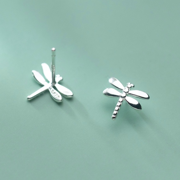 Cute 925 Sterling Silver Dragonfly Stud Earrings - Picture 1 of 3